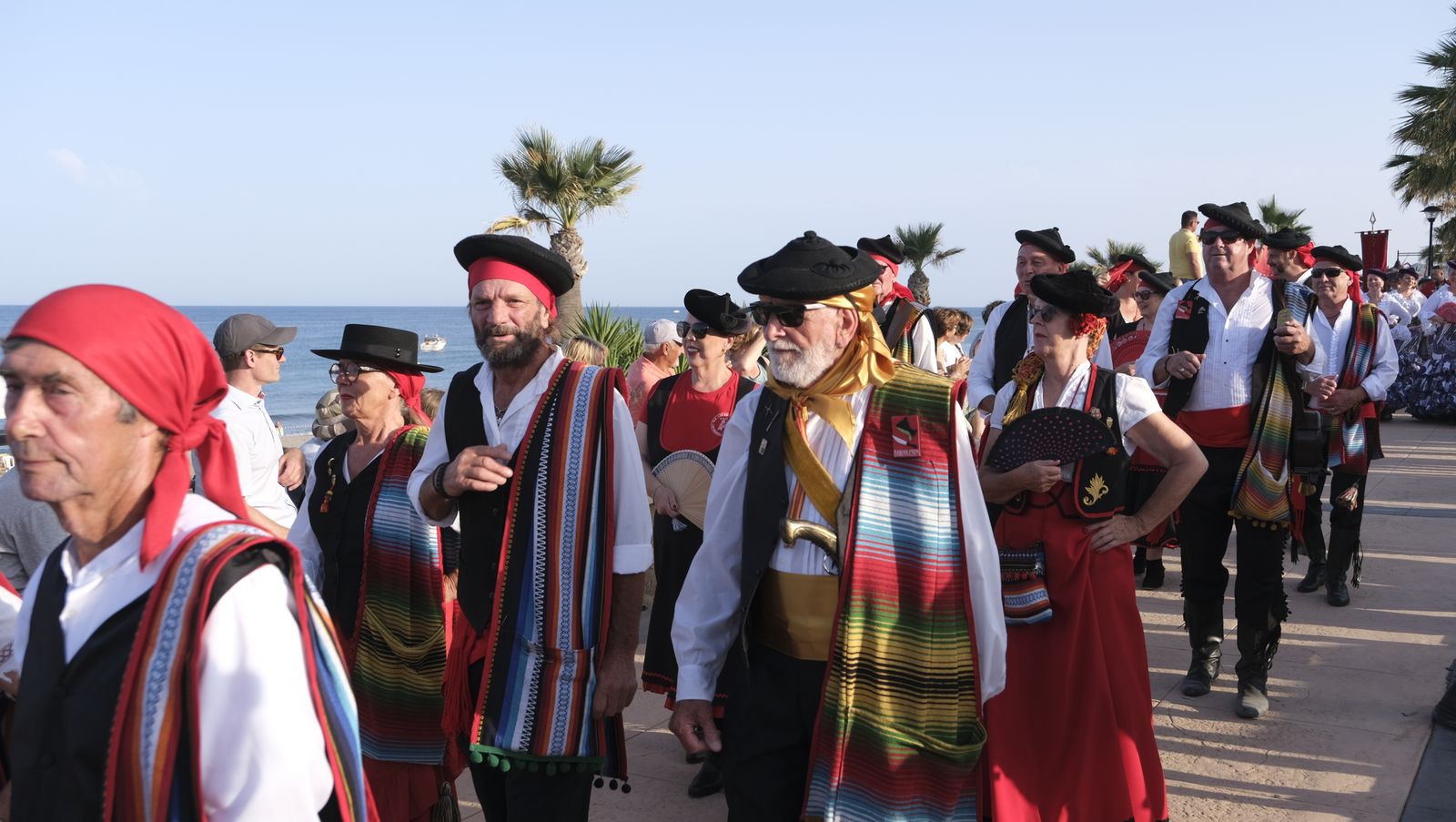 Imágenes de la carrera de cintas a caballo en las Fiestas de Moros y Cristianos de Mojácar