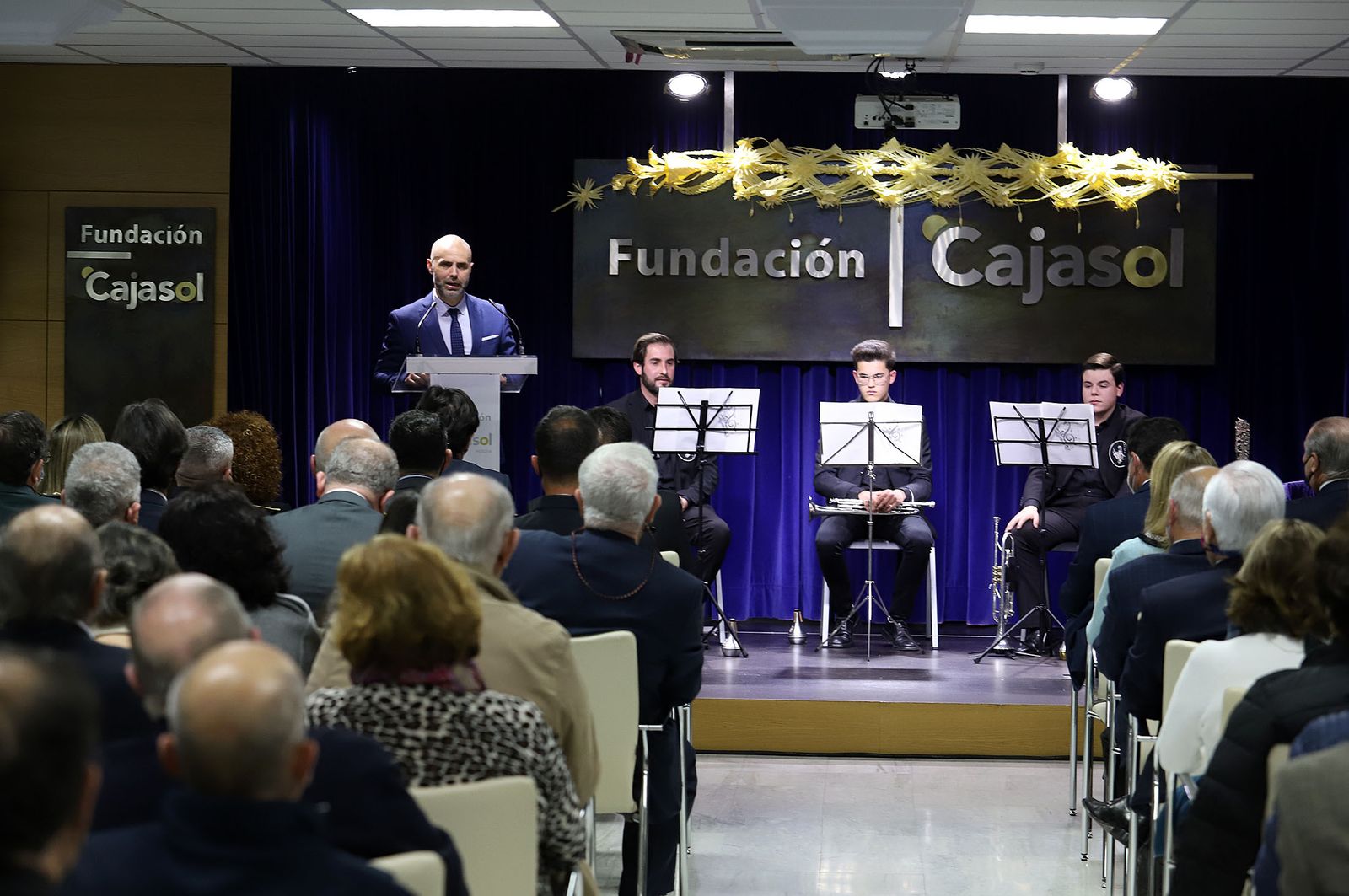 Eduardo Sugrañes recibe el III premio "Gota a Gota de Pasión" de la Fundación Cajasol