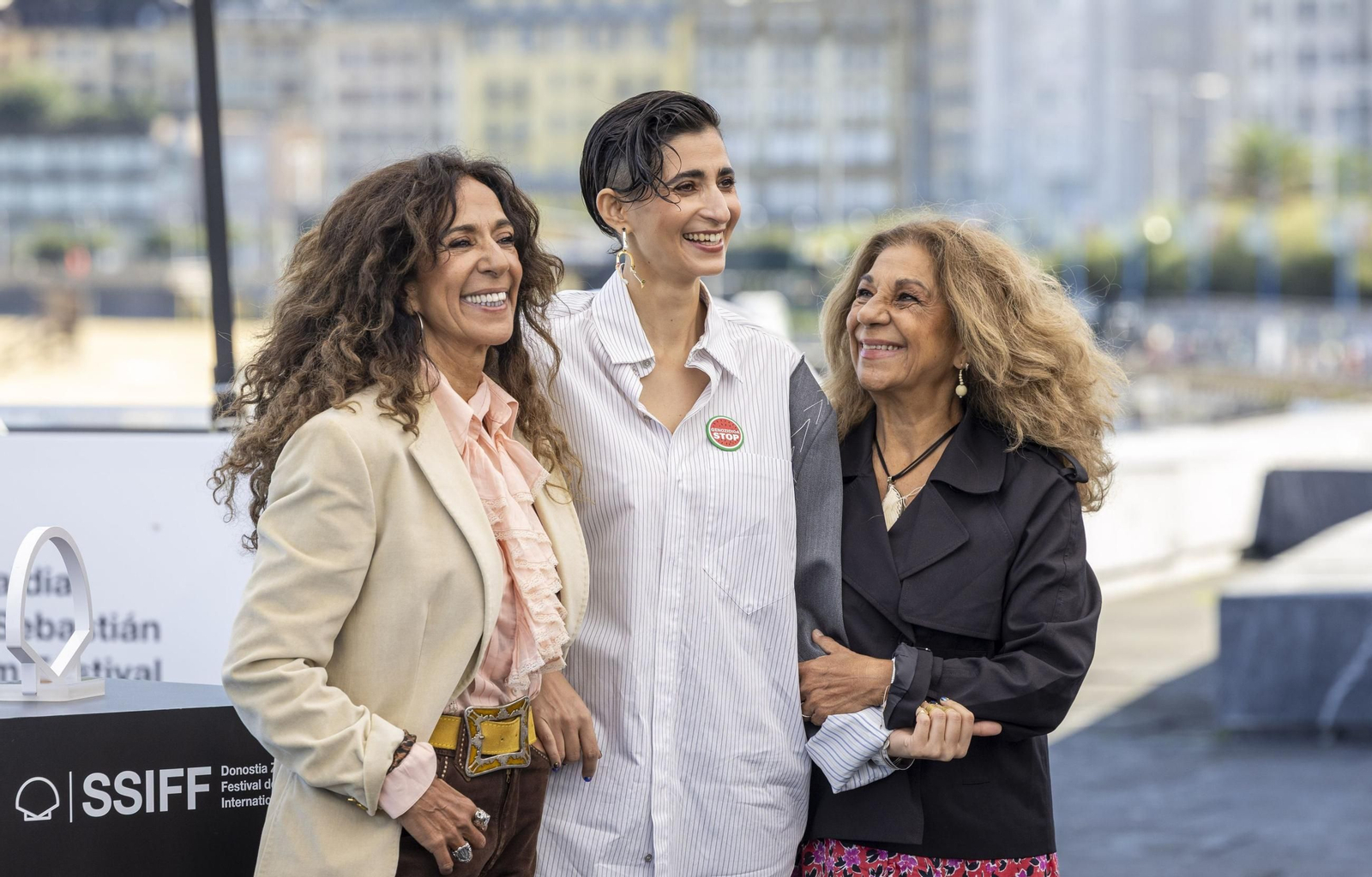 Alba Flores, con sus tías Rosario y Lolita.