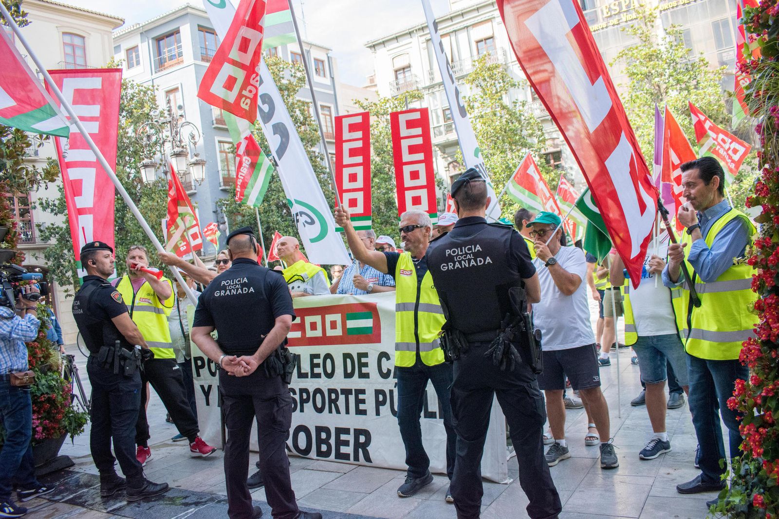 Alsa plantea otra oferta a los trabajadores para evitar la huelga de autobuses en el Corpus de Granada