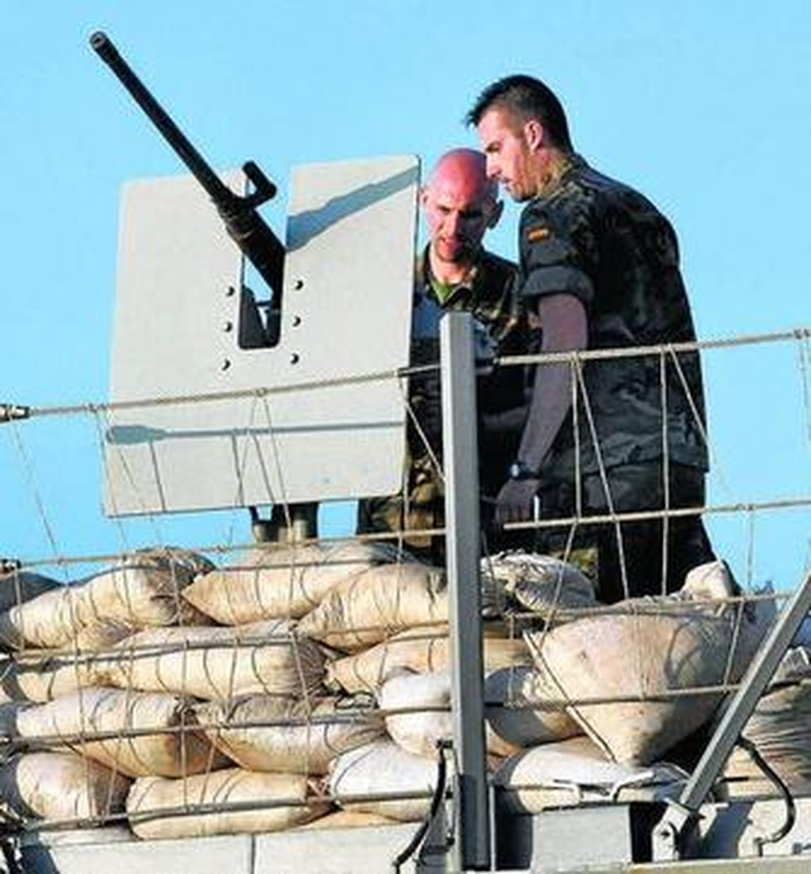 Un 'Harrier' aterrizando en la Base Naval de Rota.