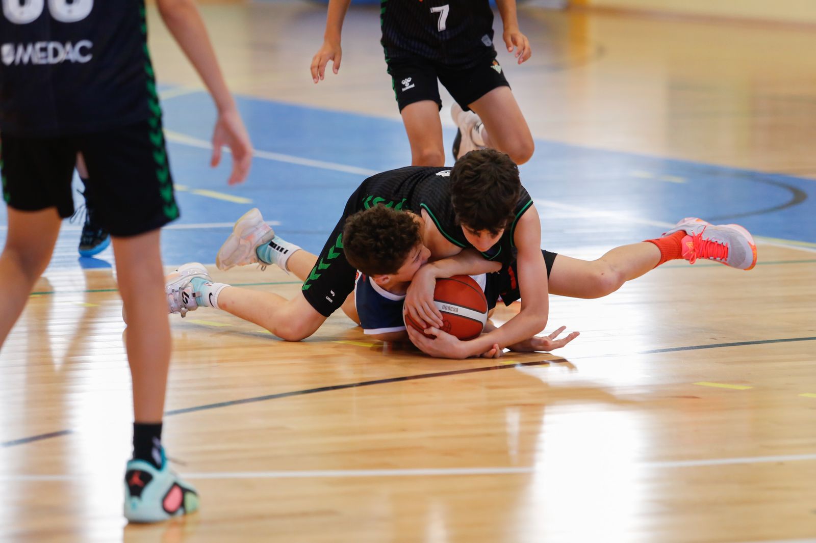 Las fotos de la penúltima jornada del Cadeba mini-masculino de La Línea