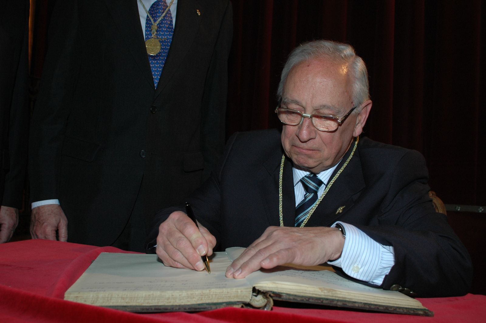 Francisco Hermoso, histórico hermano mayor de la Paloma.