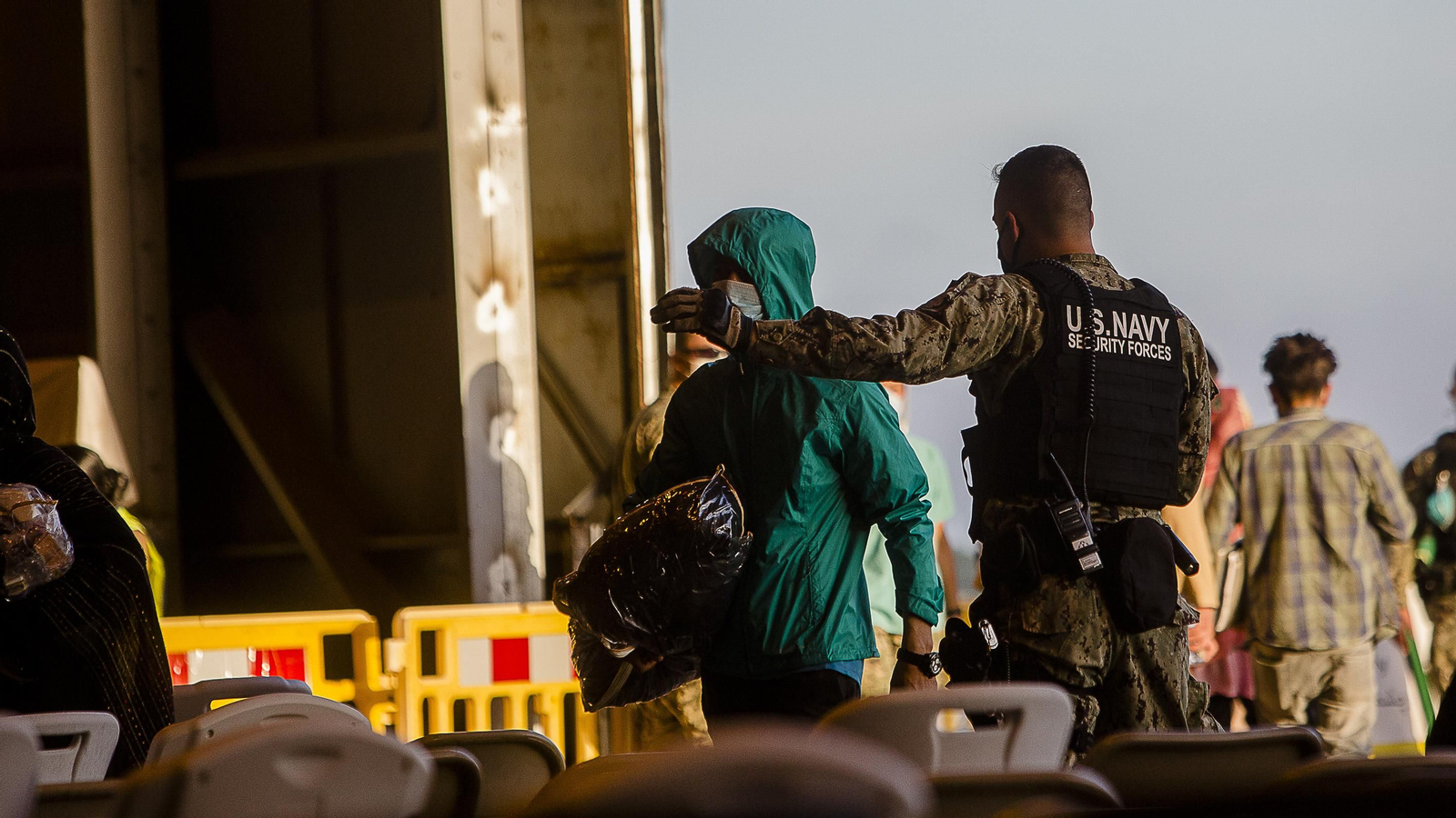Imágenes de la llegada a Rota de refugiados afganos