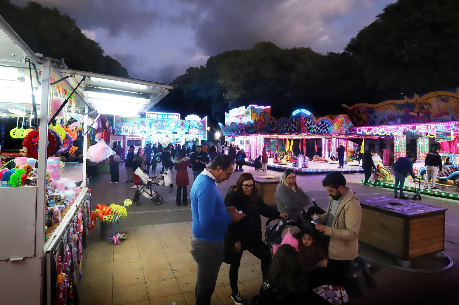 Imágenes del ambiente en la carpa y cacharritos de San Sebastián