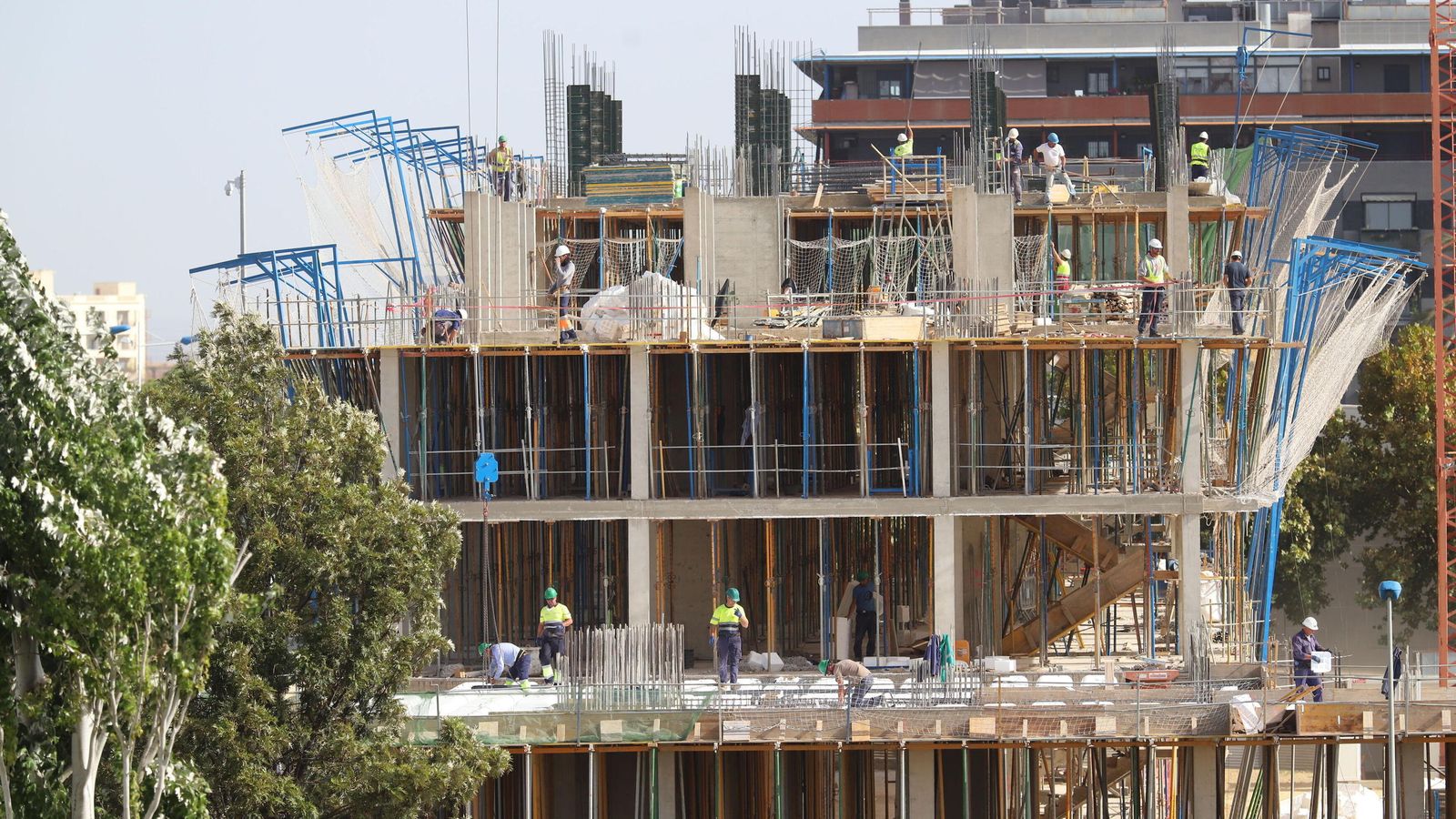 La construcción presenta las menores tasas de descenso de Andalucía.