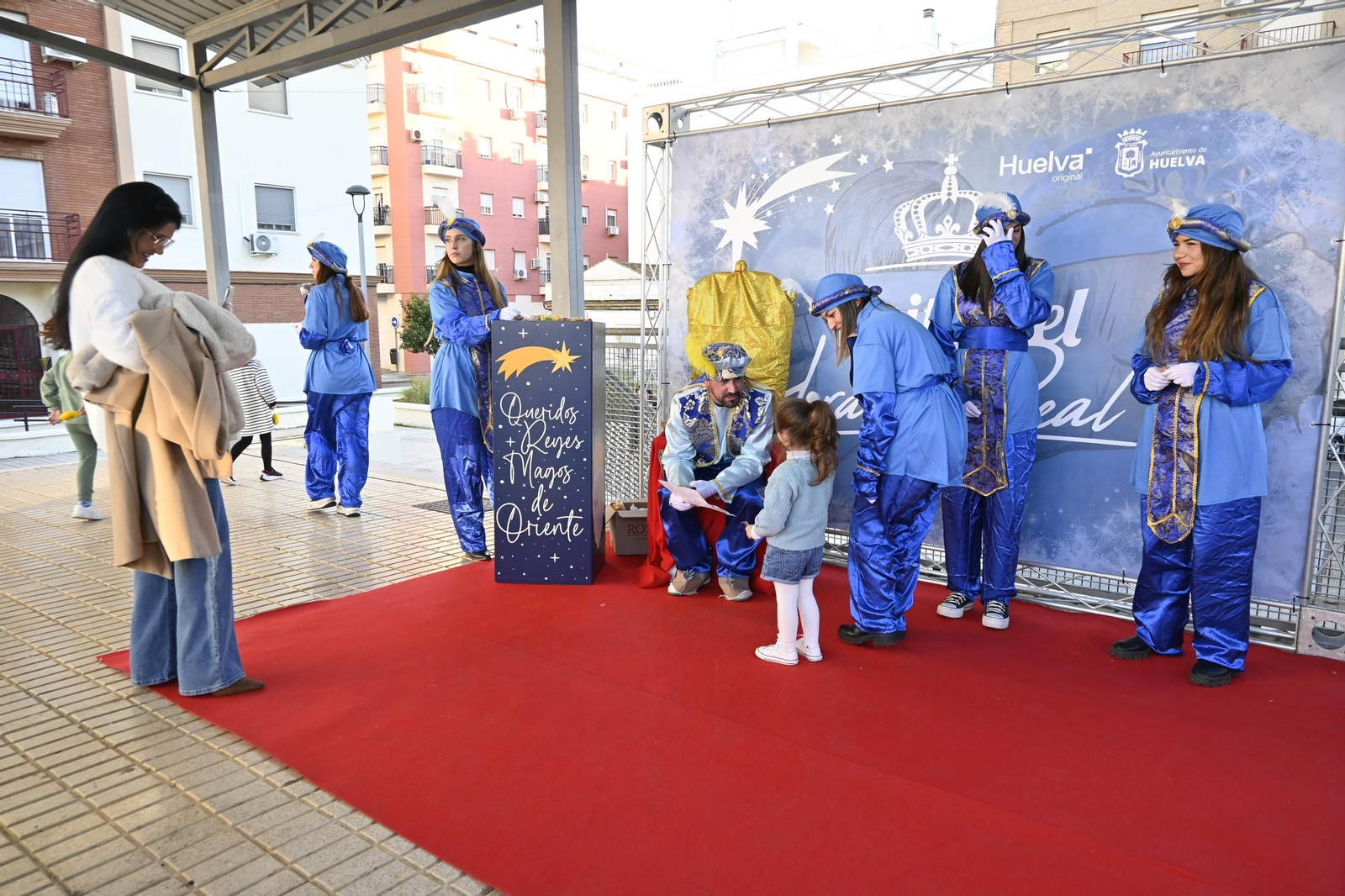 Recogida de cartas del paje real en la plaza Miguel Raya en el Molino, en imágenes