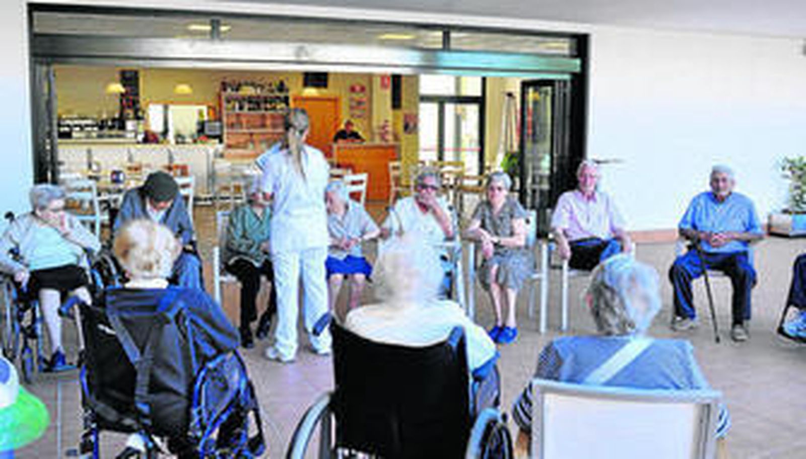 Las actividades de ejercicio y ocio complementan la atención y los cuidados.