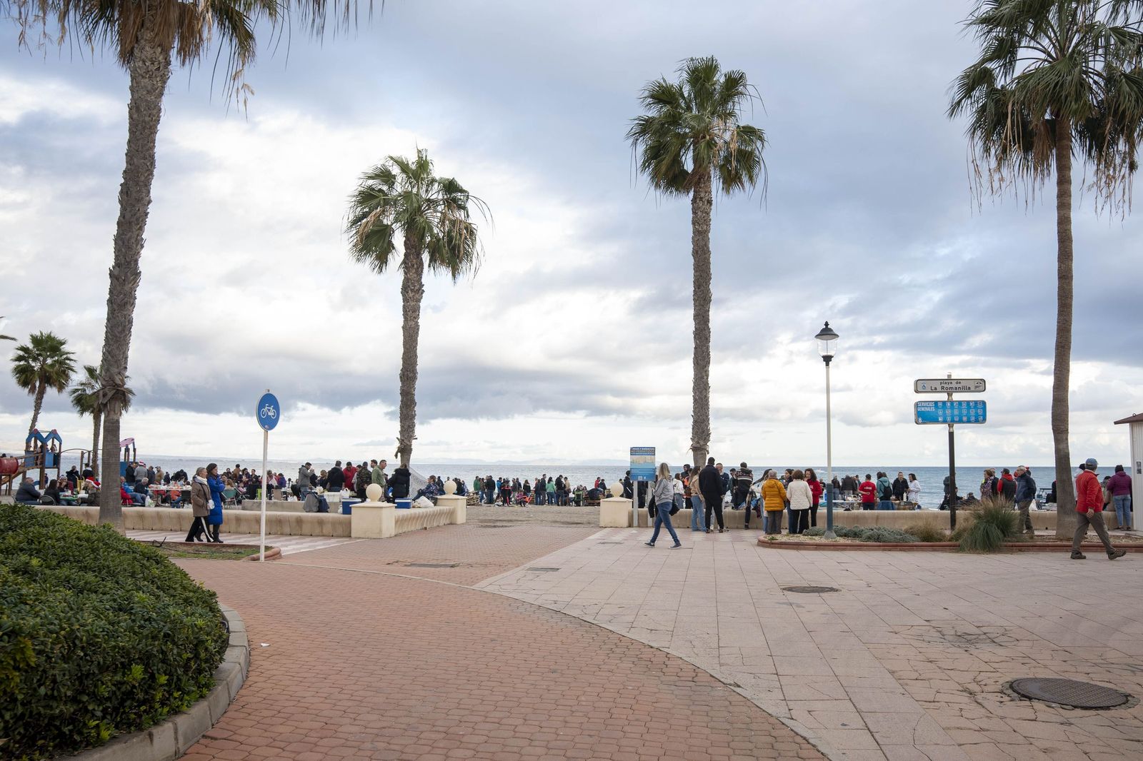 Las moragas reúnen a miles de personas en Roquetas para celebrar el final de año