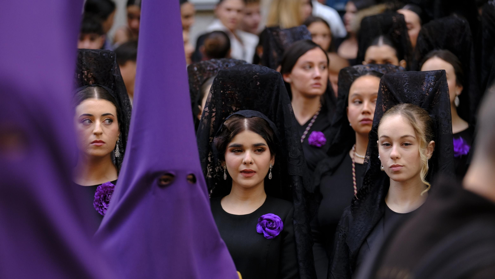Pasión vuelve a su Iglesia de Santa Teresa azotada por la lluvia