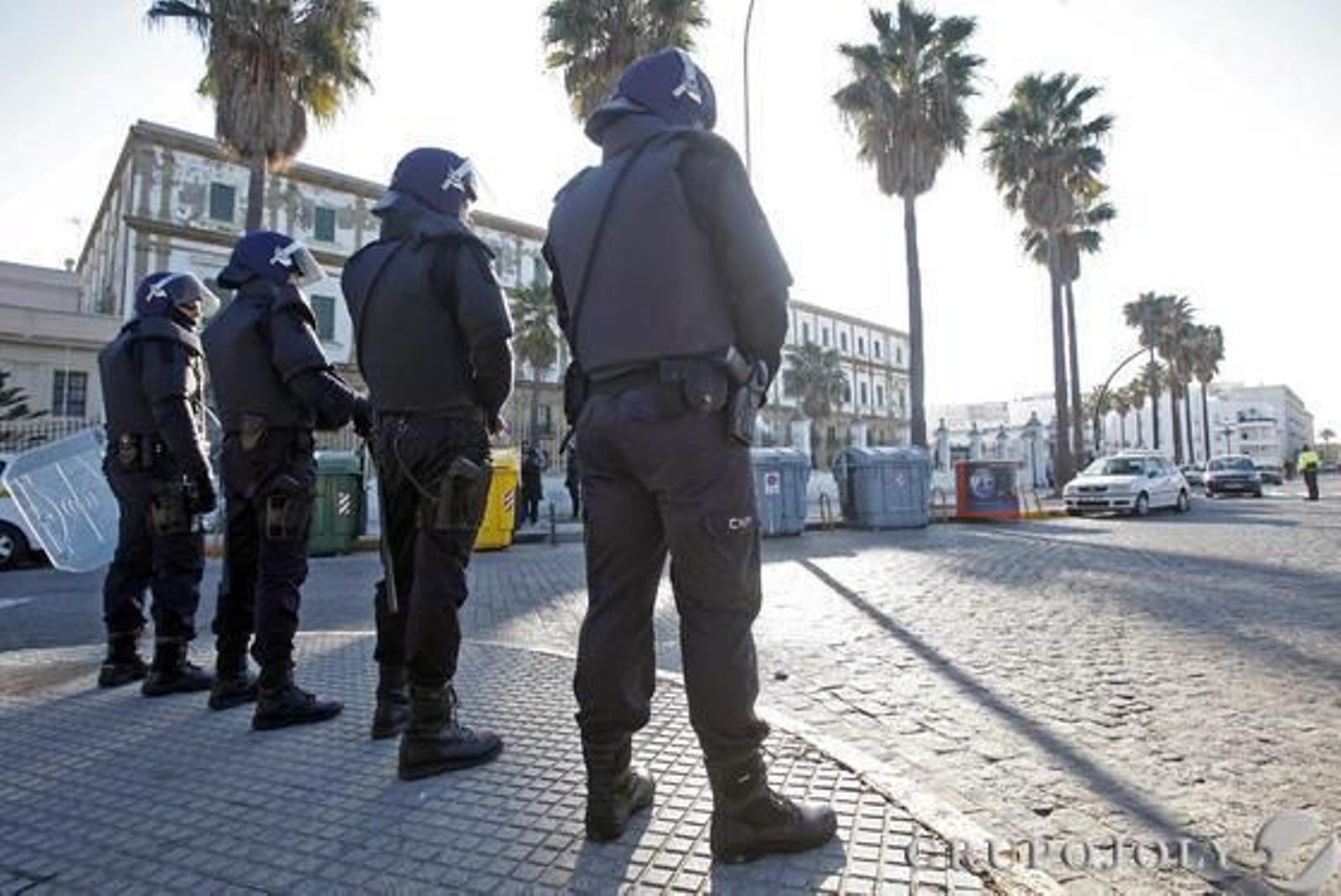 Policía Nacional y antidisturbios desalojan el edificio de Valcárcel. 

Foto: Lourdes de Vicente, Javier González y Jesús Marín