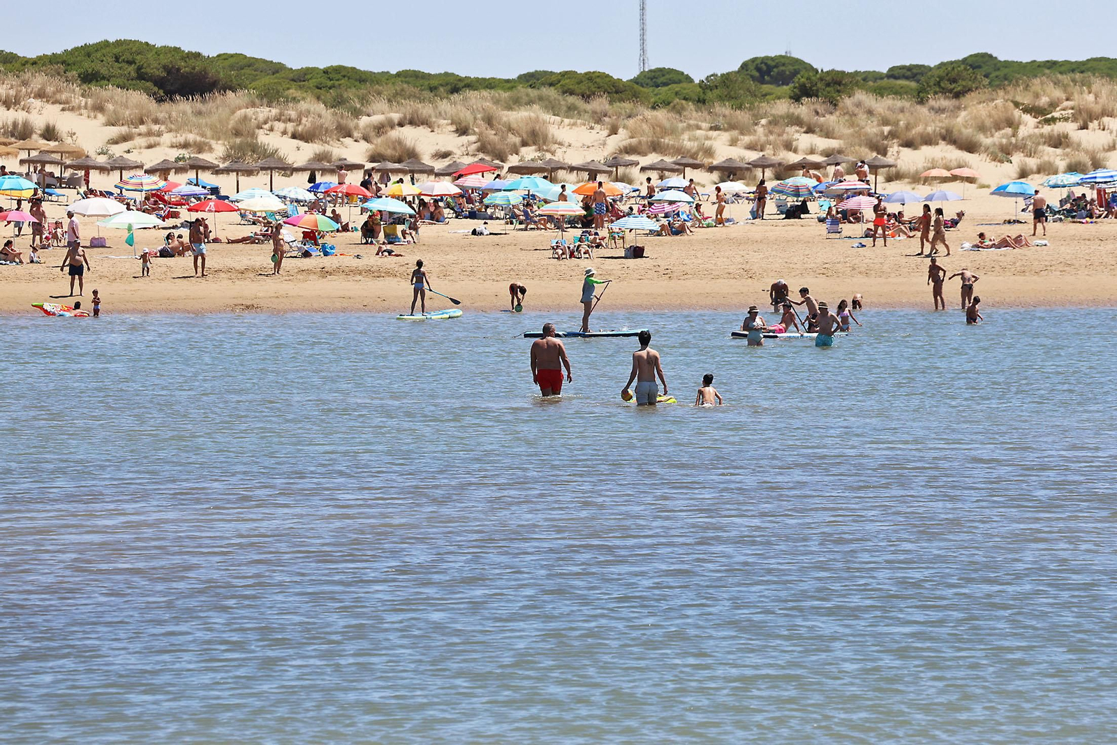 Las imágenes del domingo de playa en Huelva