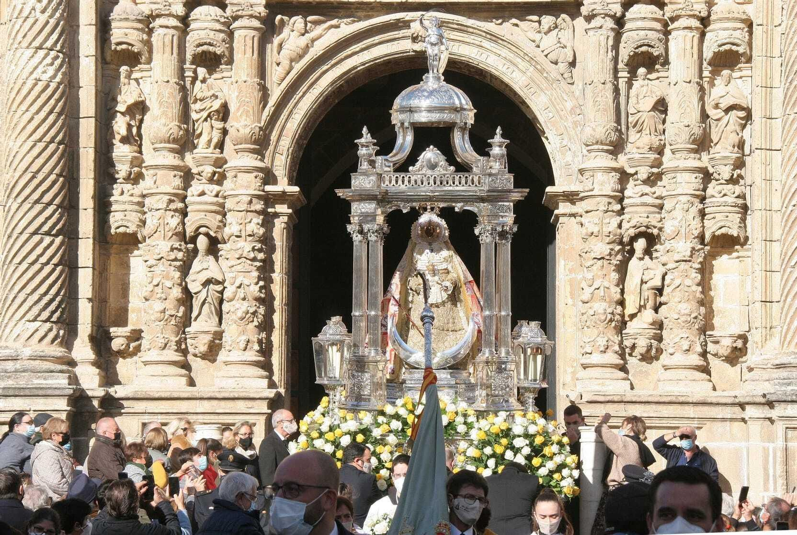 Salida extraordinaria de la Patrona, la Virgen de los Milagros