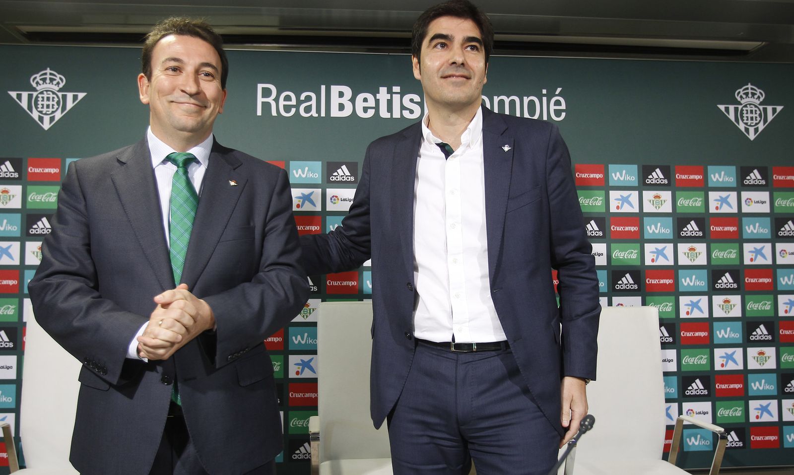 López Catalán y Haro, en la presentación del acuerdo con Oliver.