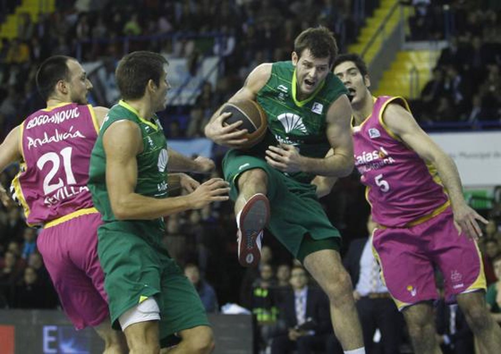El Cajasol cae en San Pablo ante Unicaja (68-72). / Antonio Pizarro