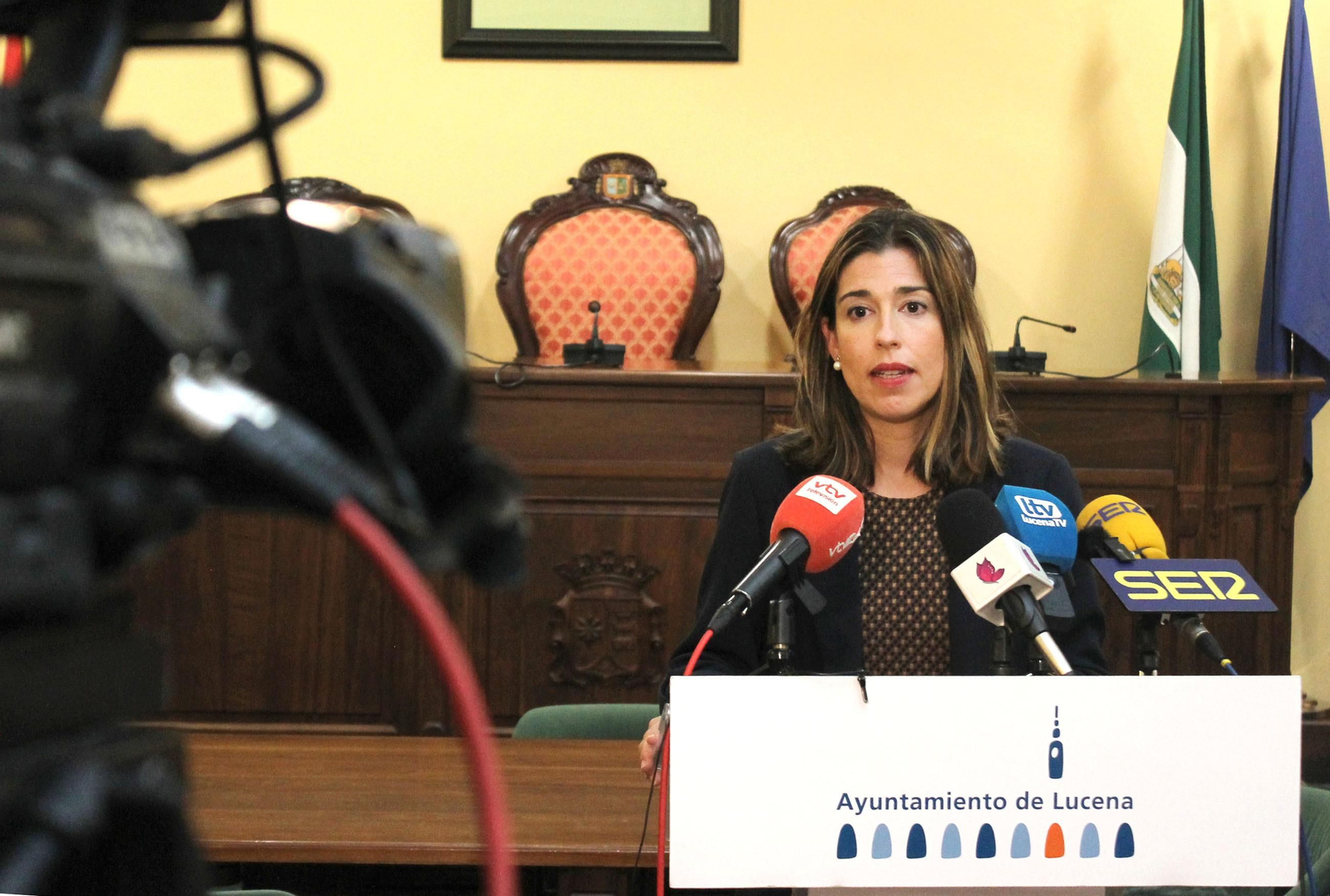 La edil Teresa Alonso presenta el programa.