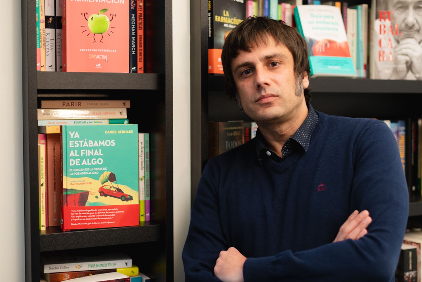 Daniel Bernabé repasa las grietas que ha subrayado la pandemia en 'Ya estábamos al final de algo'.