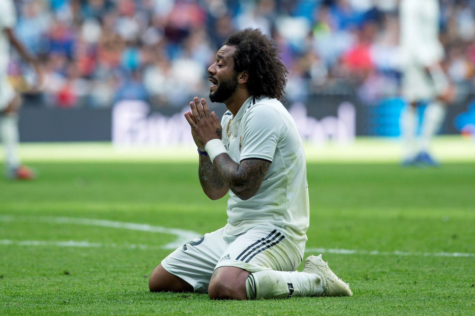 Marcelo, que rompió la racha sin marcar del Real Madrid con su tanto al Levante, se lamenta en un momento del partido ante el conjunto levantino.