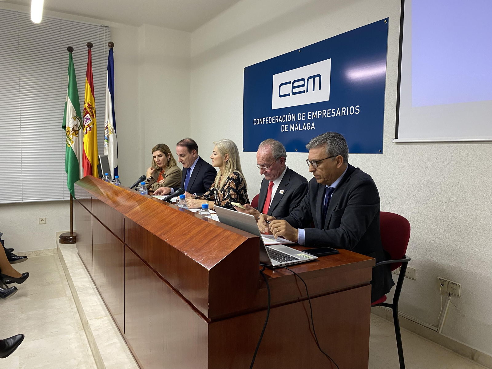 Rocío Blanco, Javier González de Lara, Patricia del Pozo, Francisco de la Torre y Sergio Cuberos en la sede de la CEM.