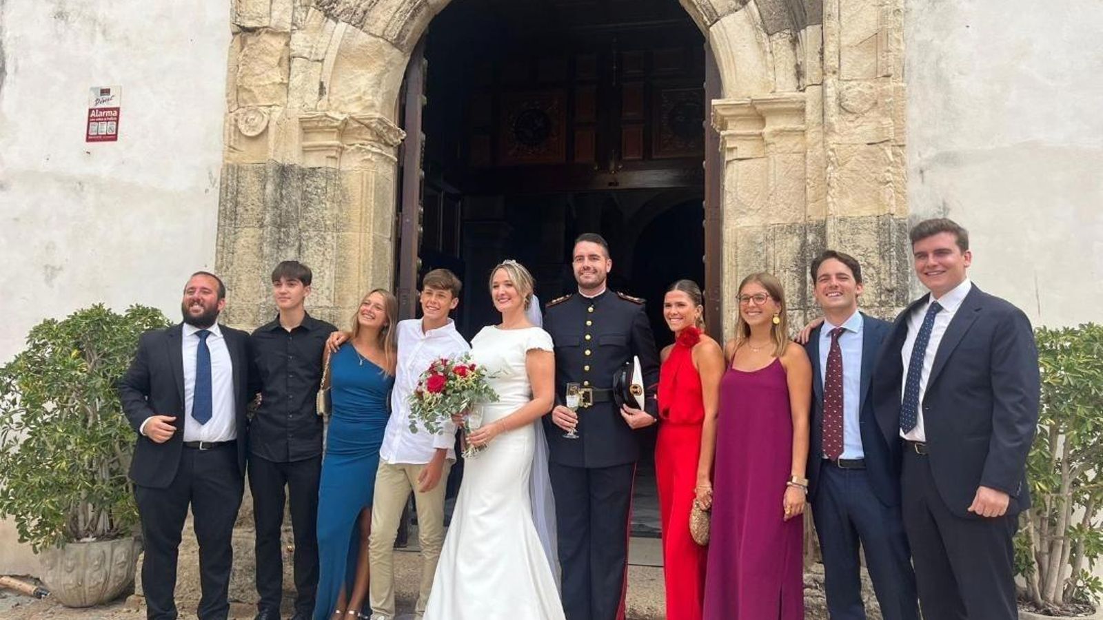 El nuevo matrimonio con Pablo Vicho, Manuel Rovayo, Marina, José Manuel Hernández, Patricia Estrella, Elena Hernández y Fernando e Ignacio Fernández-Llebrez. El nuevo matrimonio con Pablo Vicho, Manuel Rovayo, Marina, José Manuel Hernández, Patricia Estrella, Elena Hernández y Fernando e Ignacio Fernández-Llebrez.