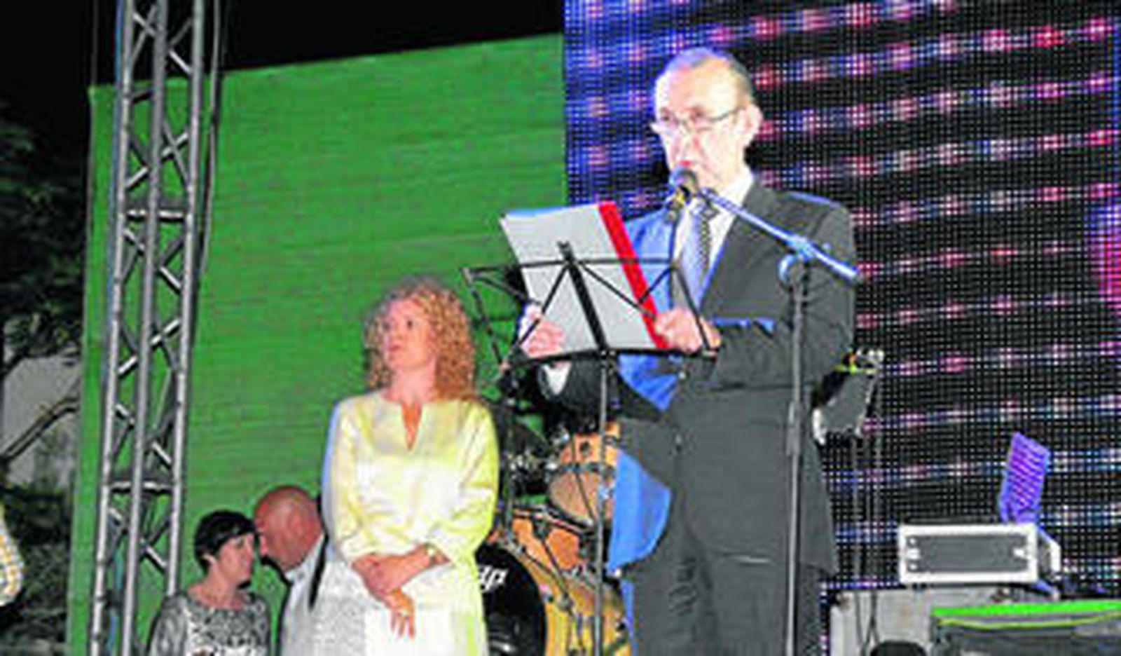 Carmelo Salinas durante la lectura de su discurso como pregonero de las fiestas.
