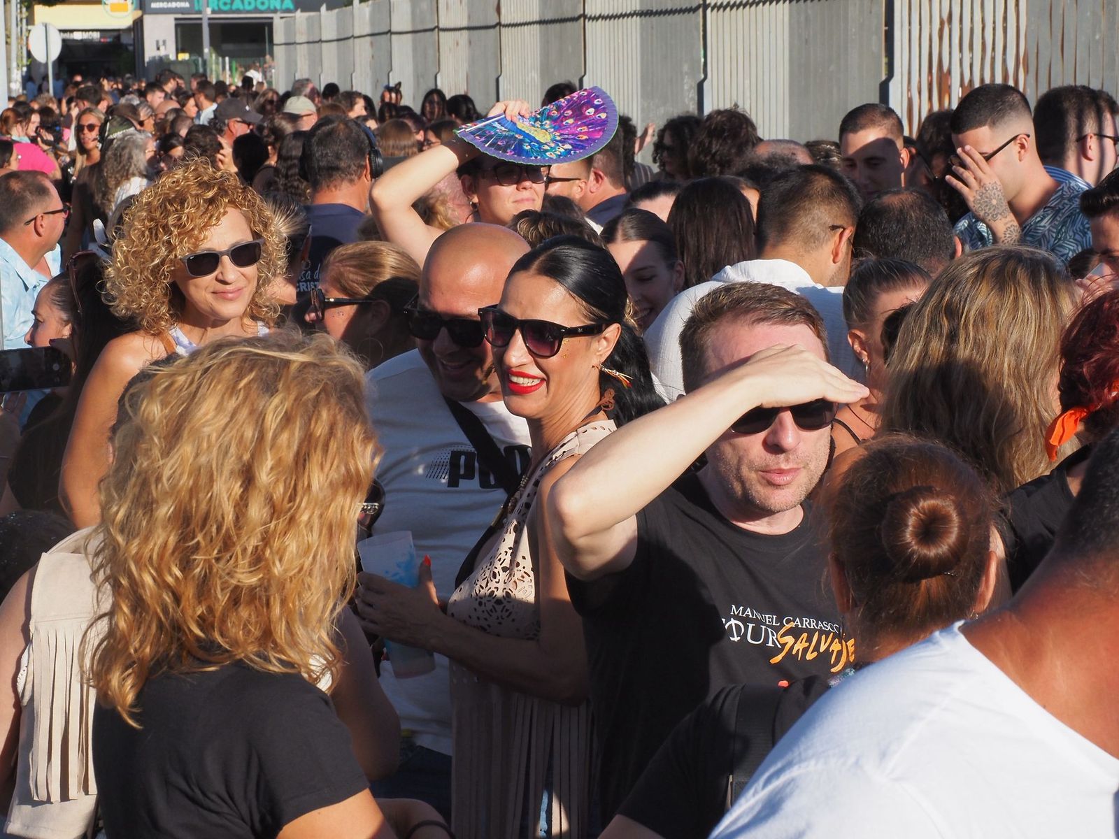 Ambiente previo al concierto de Manuel Carrasco en Isla Cristina
