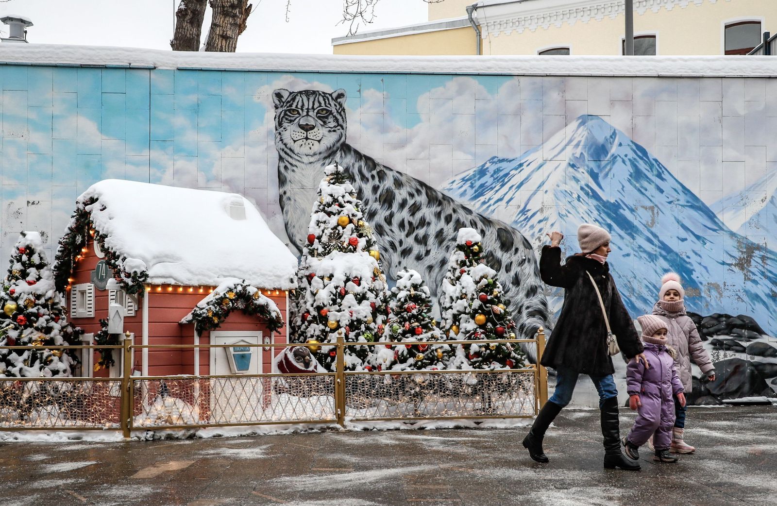 Nieve, Navidad, decoración, hielo y frío en Moscú