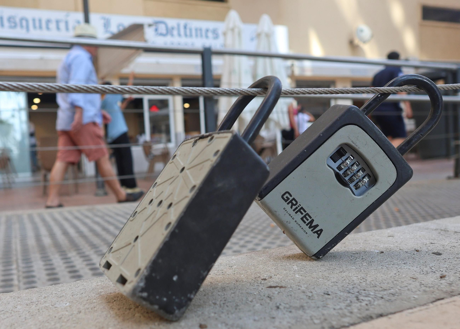 Candados para llaves de pisos turísticos en La Malagueta.