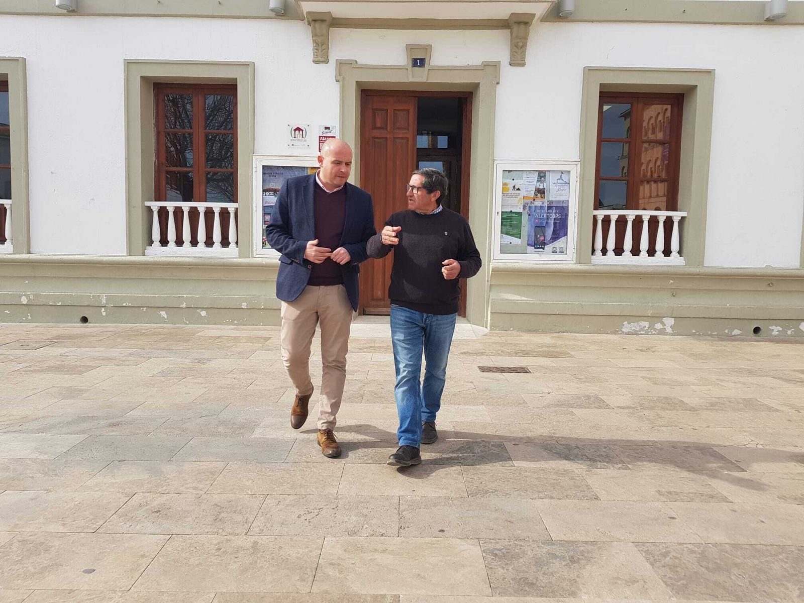 El senador y secretario de Organización del PSOE de Almería, Antonio Martínez Rodríguez, junto al alcalde de Serón, Manuel Martínez Domene.