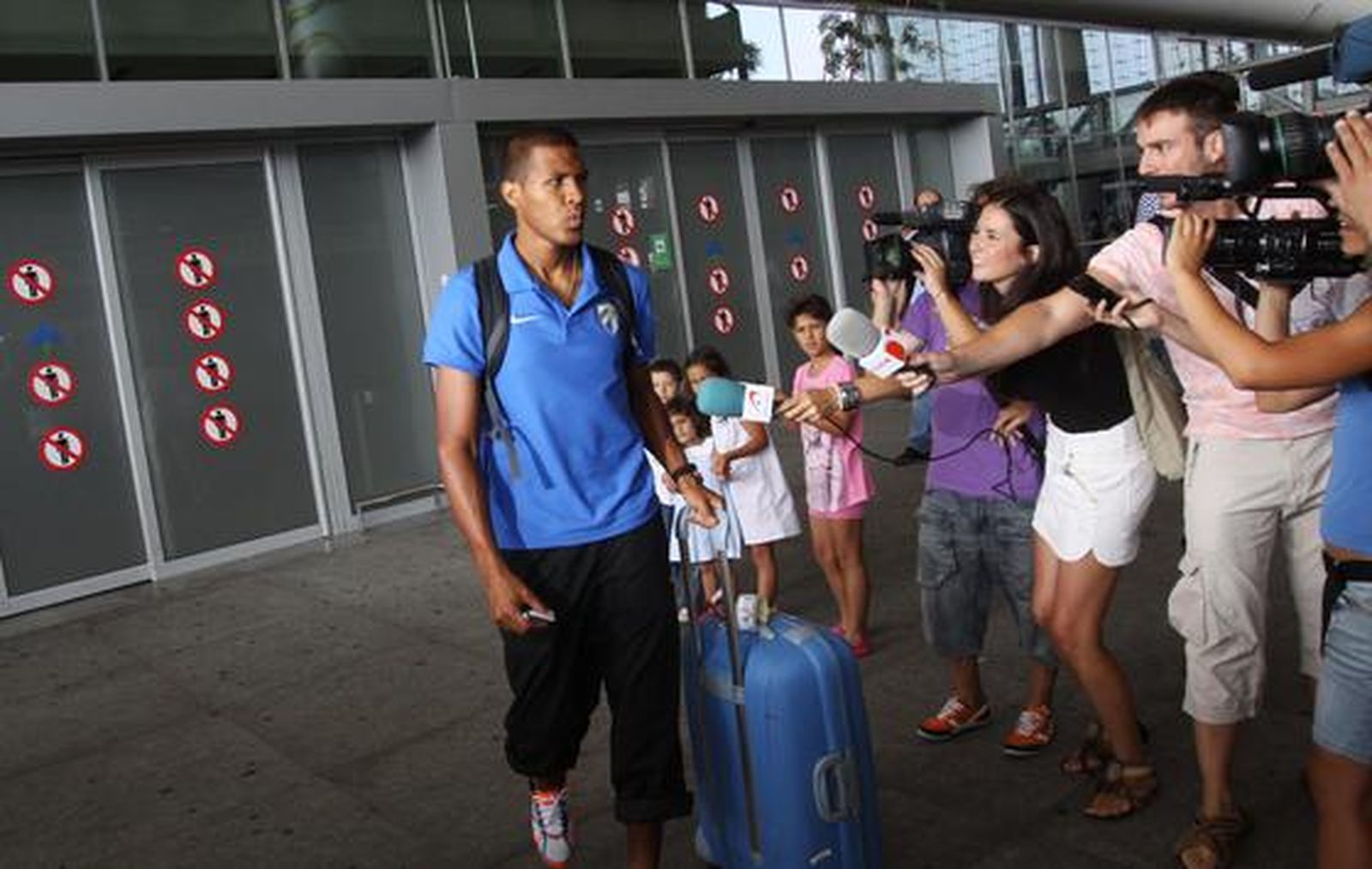 Llegada del club al aeropuerto de Málaga 

Foto: Migue Fernández
