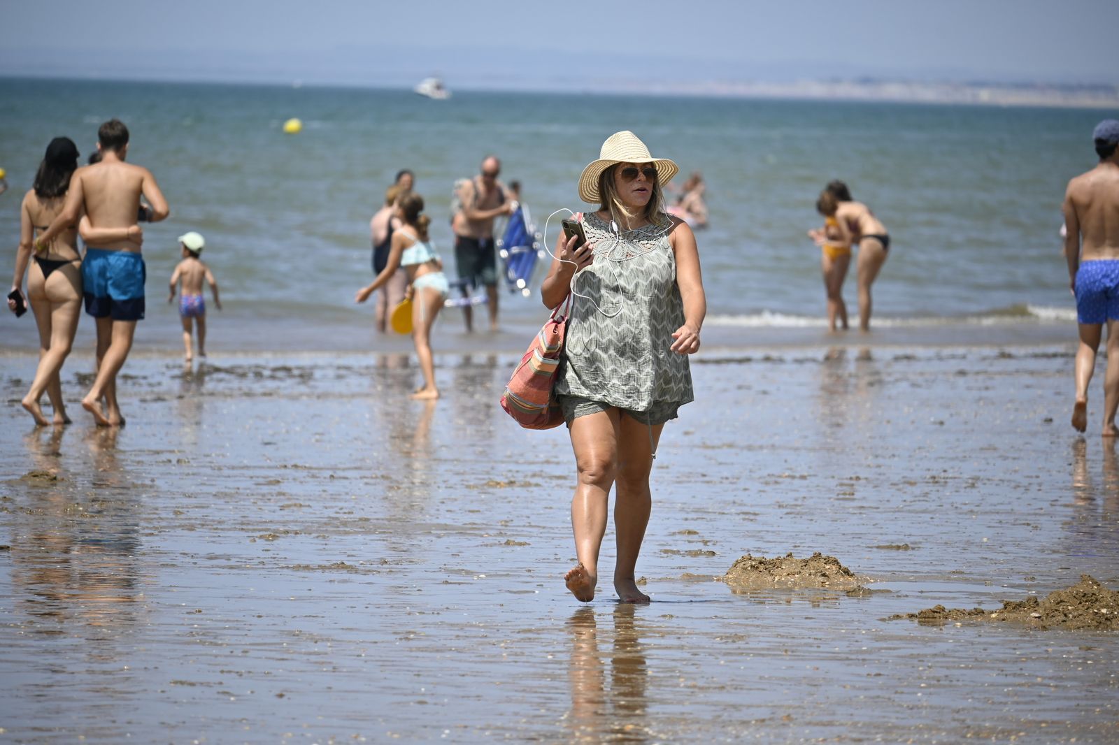 Ambiente en la playas de Huelva este sábado 22 de julio, en imágenes