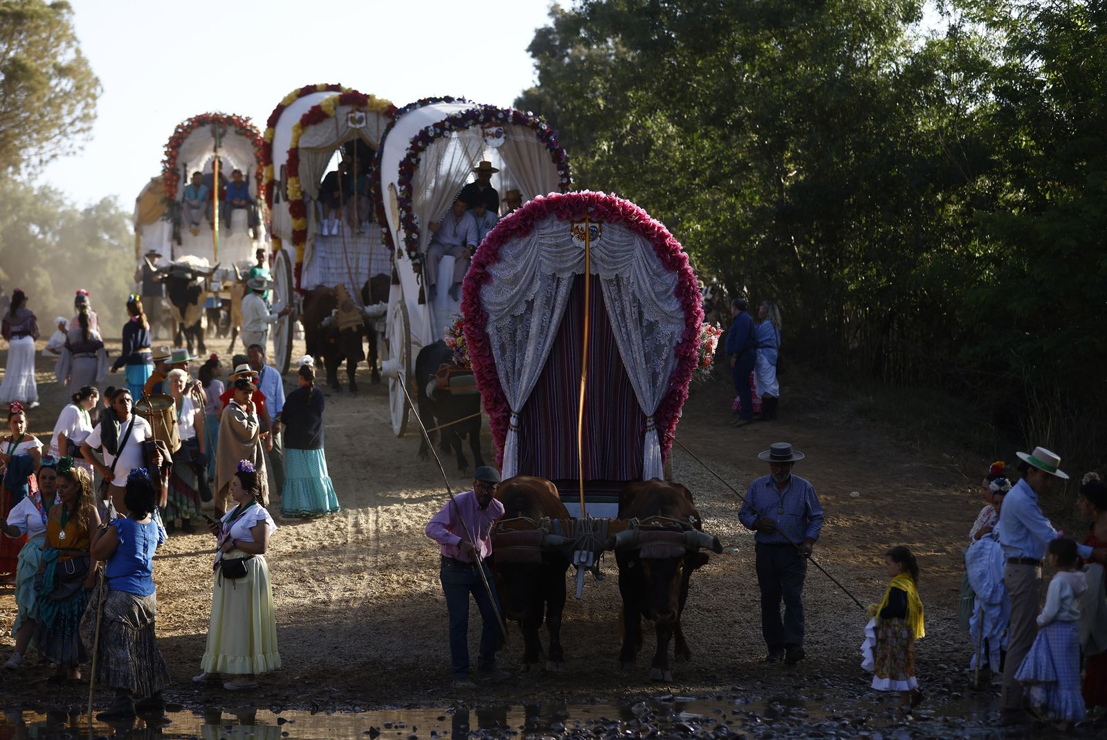 El paso de Triana y Sevilla por el Vado del Quema, en imágenes