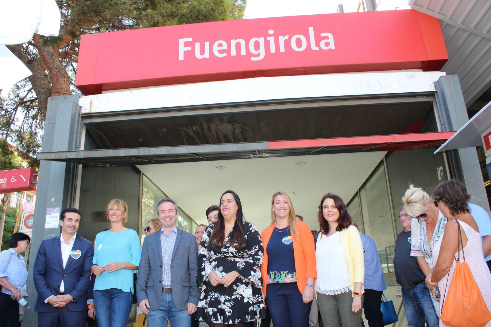 Los candidatos de Cs por Málaga Guillermo Díaz e Irene Rivera, en Fuengirola.