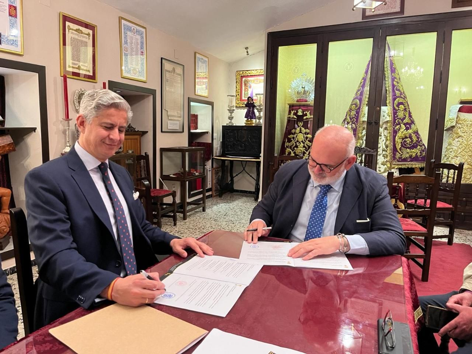 Firma del acuerdo entre ambas partes