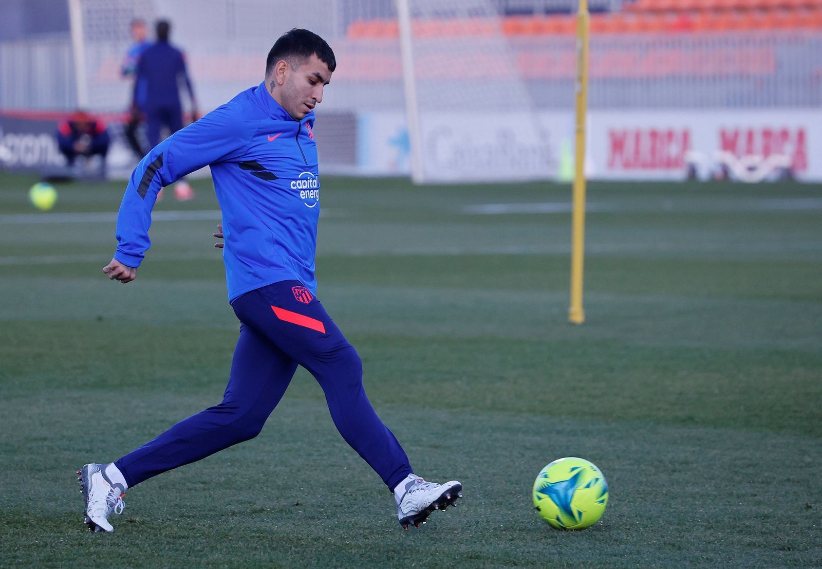 Ángel Correa, en un entrenamiento del Atlético en Majadahonda.