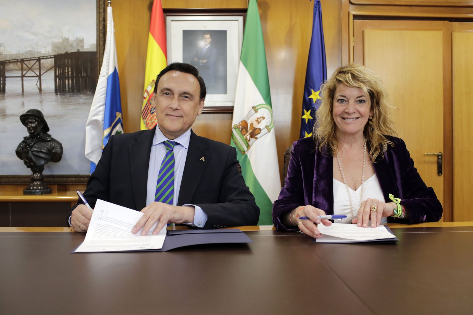 Villamandos y Miranda firman el acuerdo.