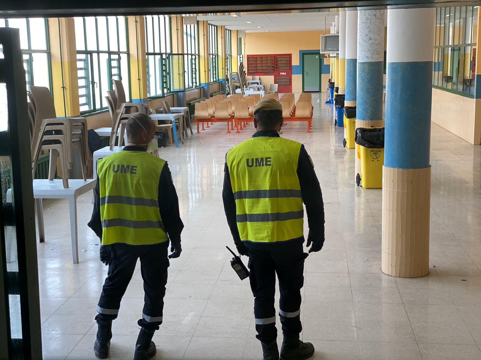 Los militares de la UME, dentro de la cárcel de Sevilla-II