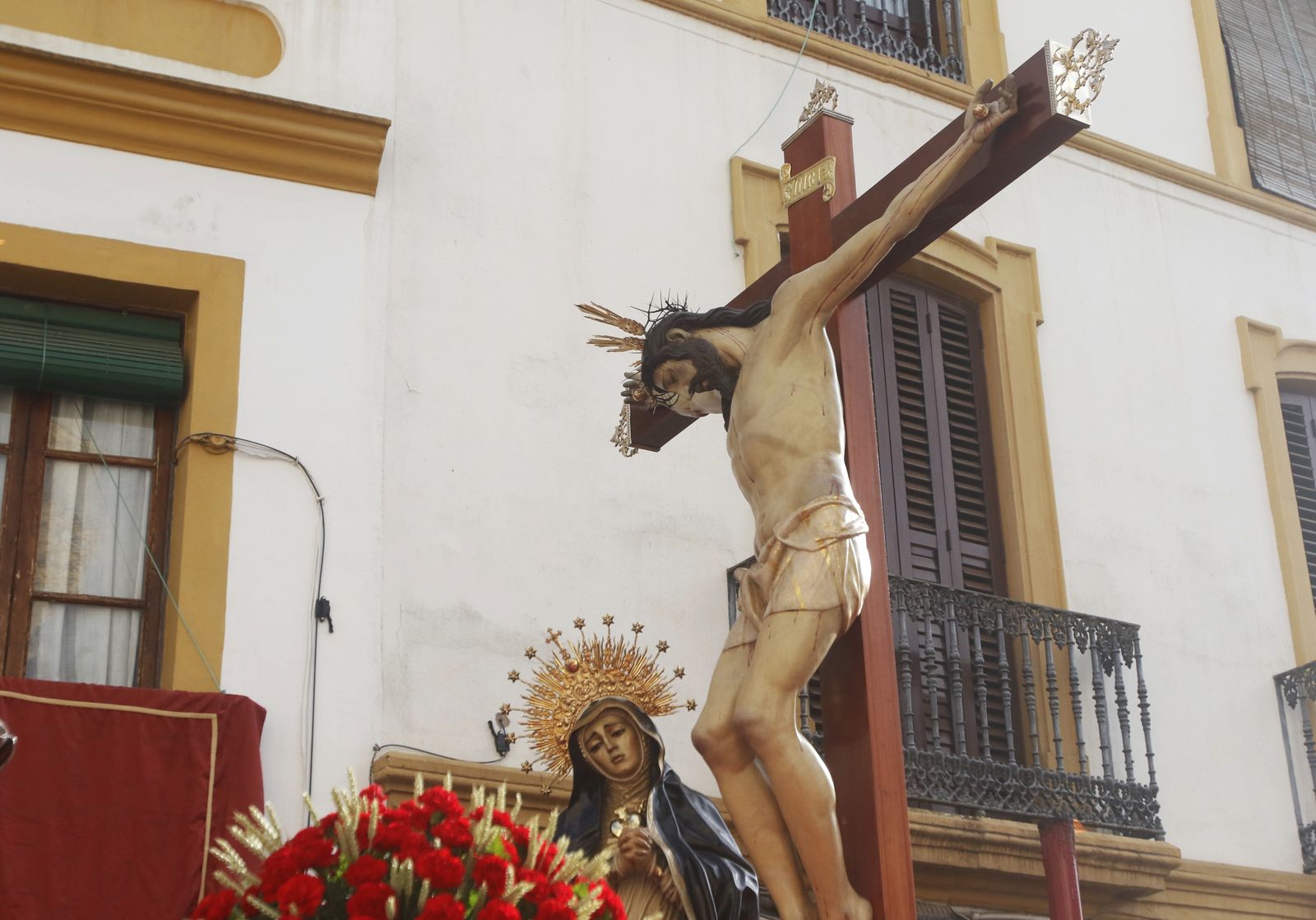 Jueves Santo en Córdoba: La procesión de la Caridad, en imágenes