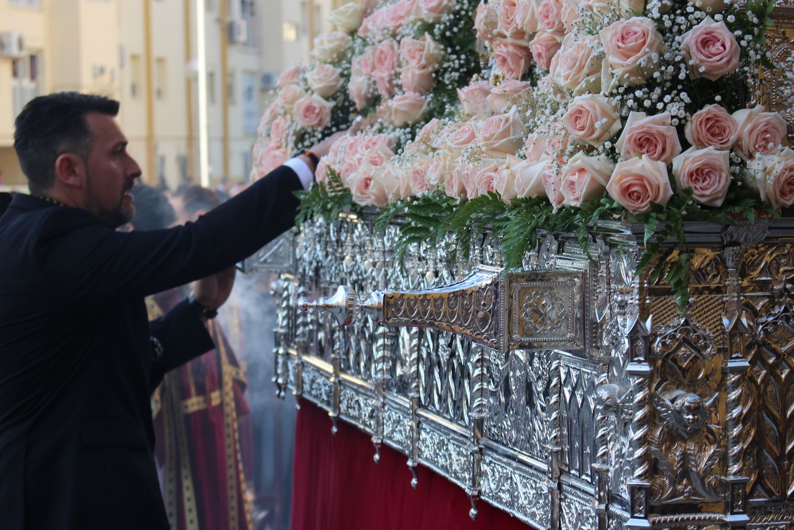 Respiradero frontal del paso de palio de la Virgen de la Amargura