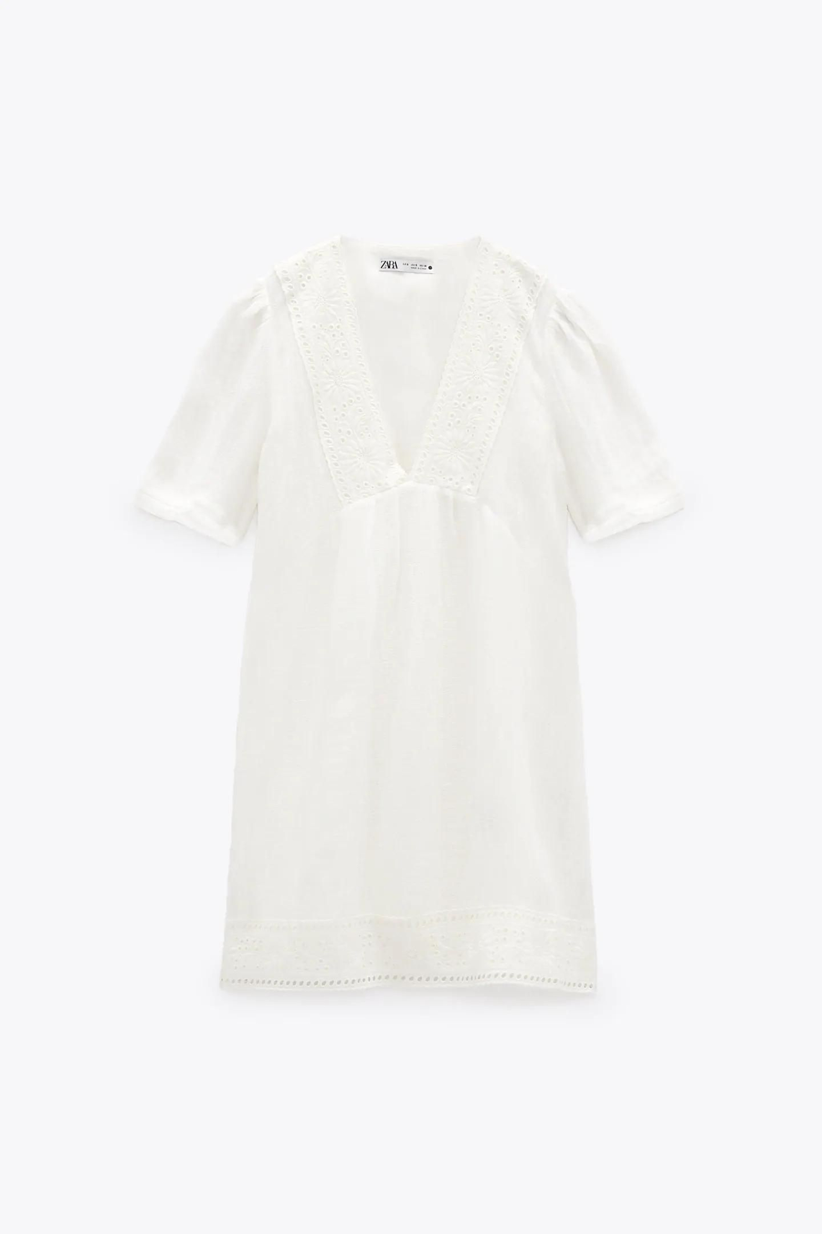 Vestido blanco de lino de Zara.