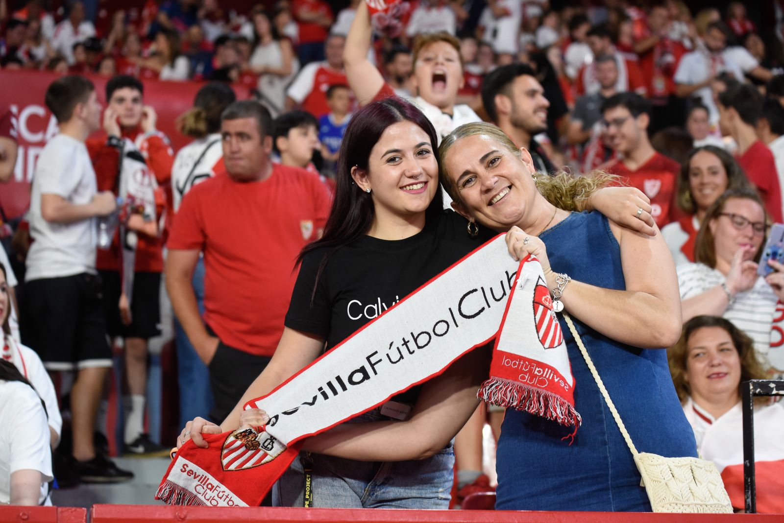Búscate en la celebración del Sevilla, en el Sánchez-Pizjuán