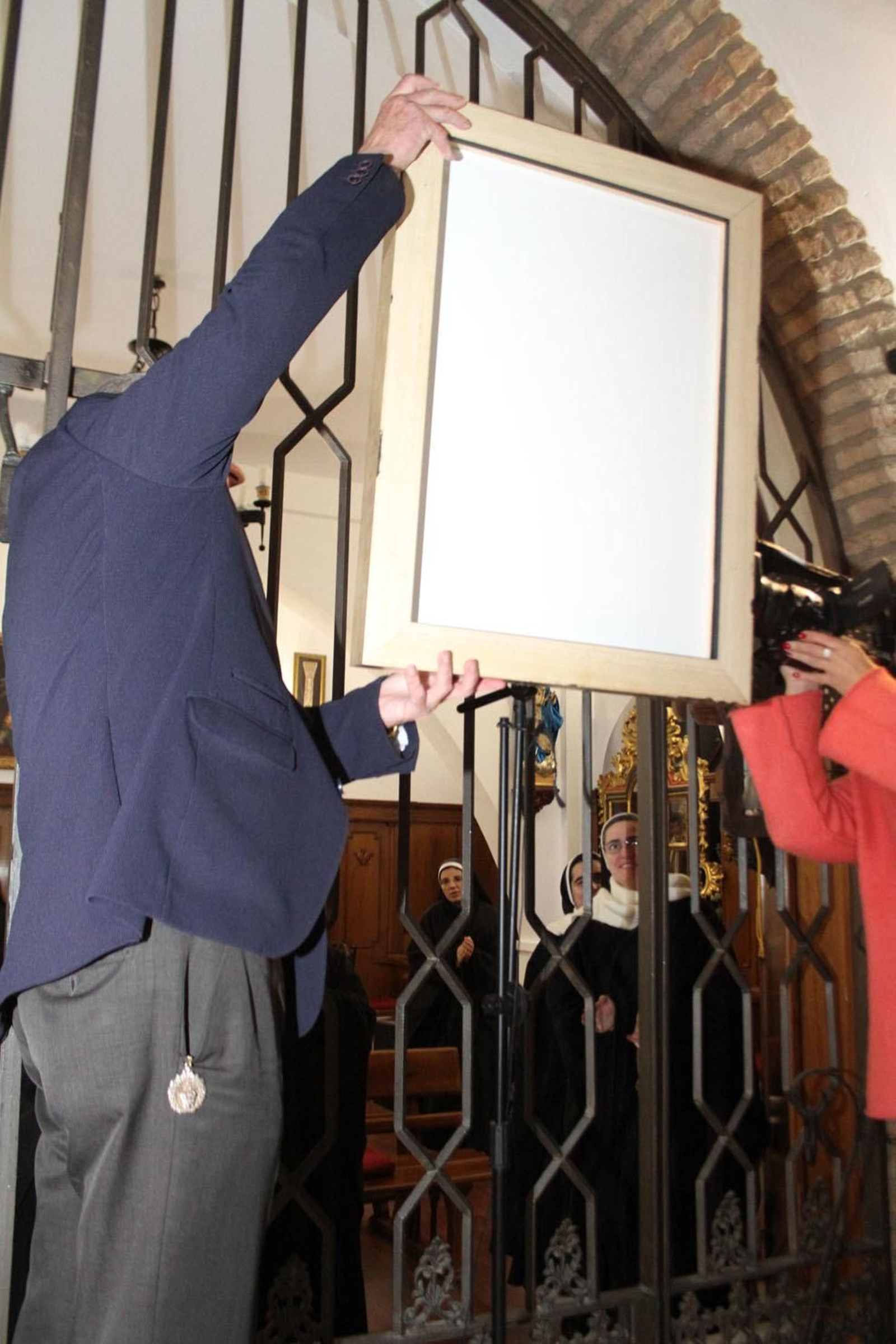 Imágenes de la Presentación del cartel del Vía Crucis de Pasión en las Agustinas