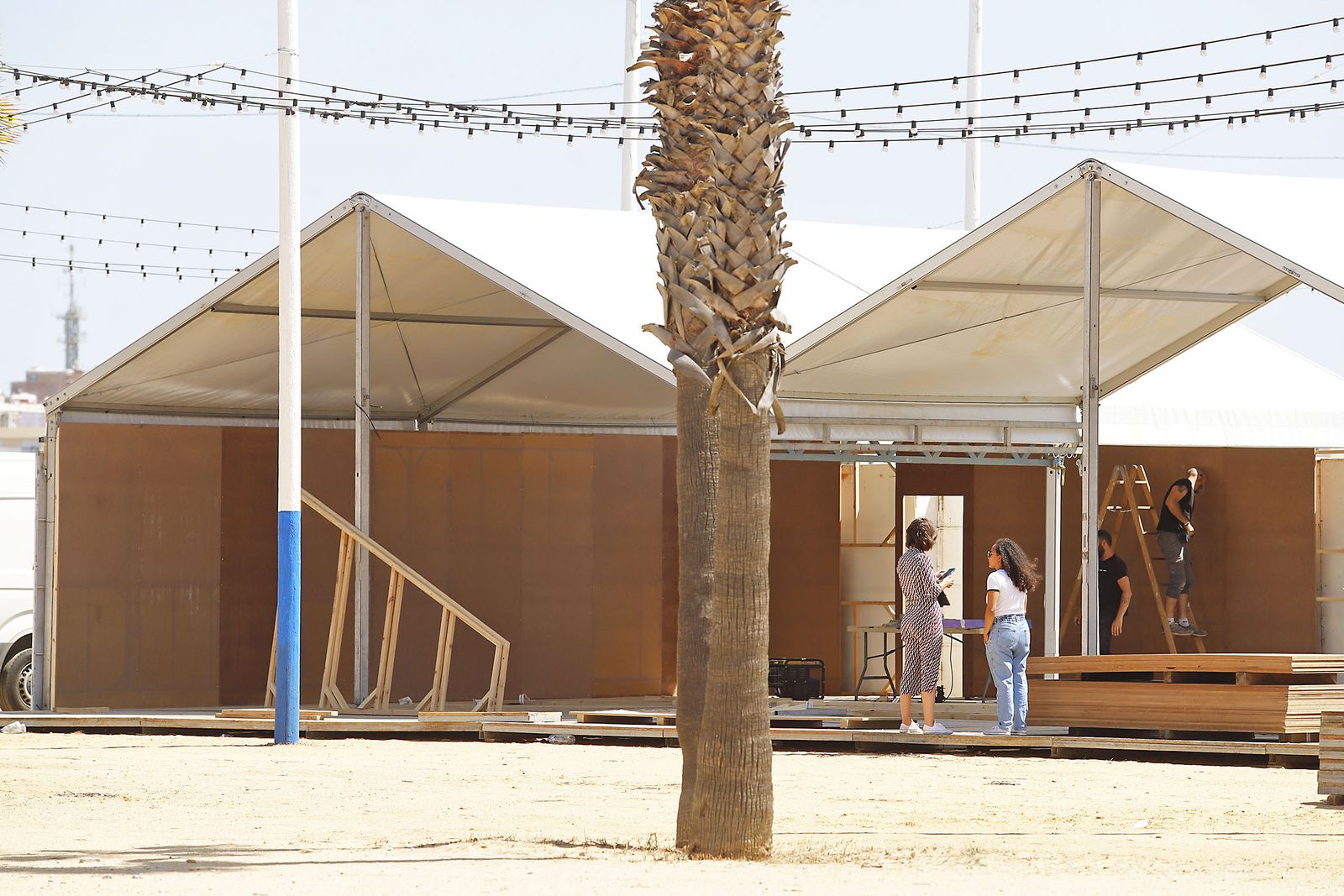 Visita al recinto ferial para supervisar los preparativos de cara a la celebración de las Fiestas Colombinas 2023