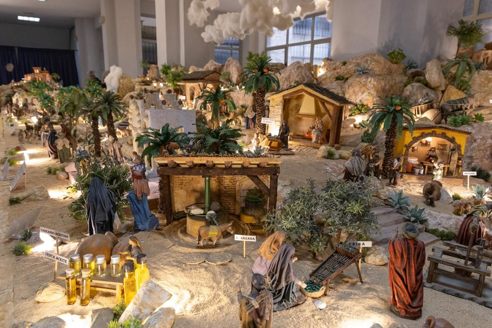 En imágenes: así es el Belén Bíblico con más de un millar de piezas artesanas de los abuelos María y Rafael