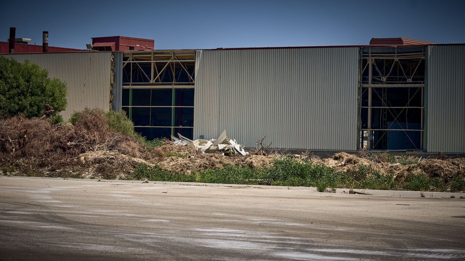 Ya hay varias zonas de las naves desmanteladas por la empresa pamplonica Erri-Berri