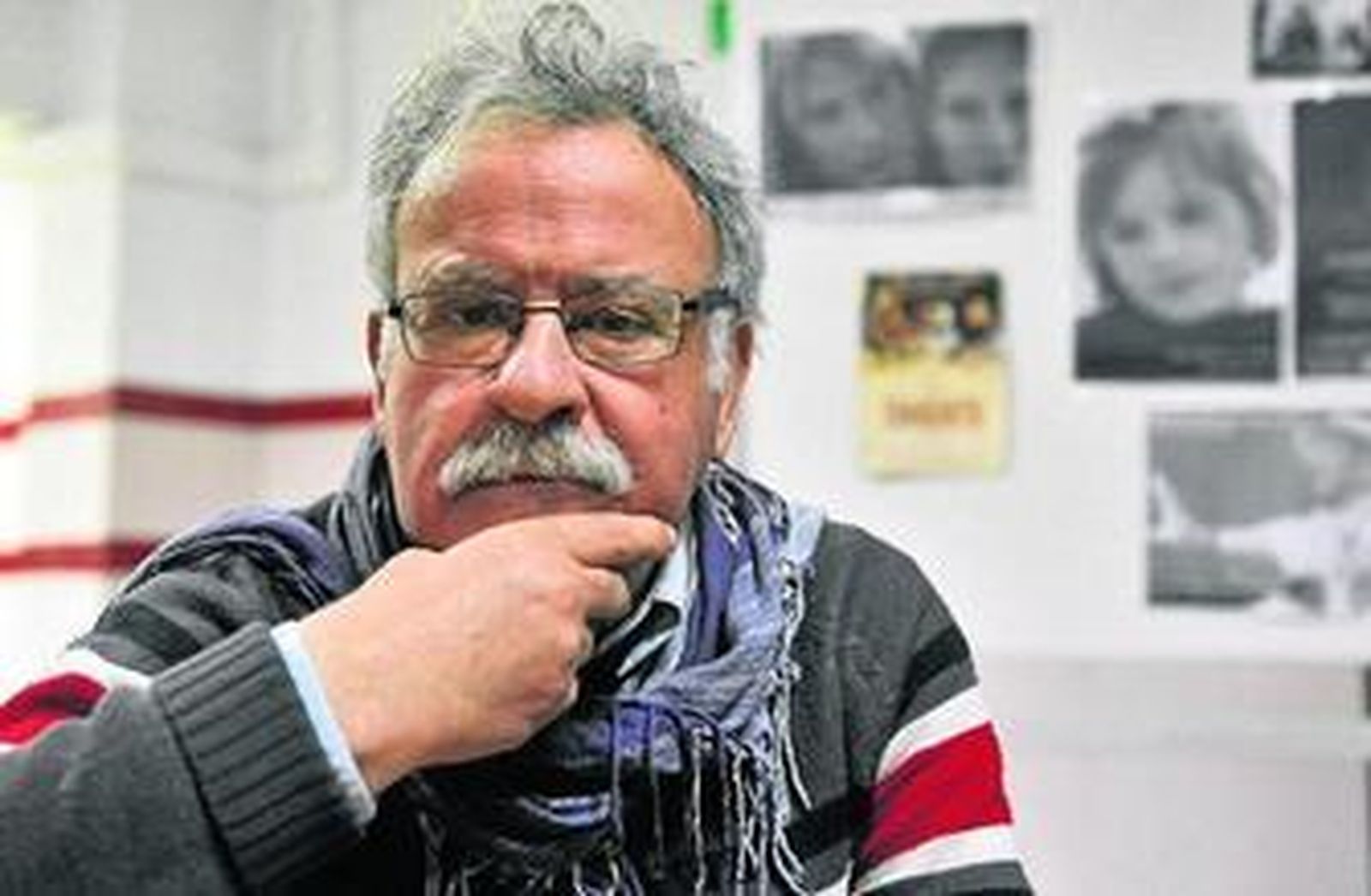 1. Manuel Gómez, director de la Cinemateca. 2. Una de las últimas exhibiciones en el IES Martínez Montañés, sede actual de la Cinemateca.