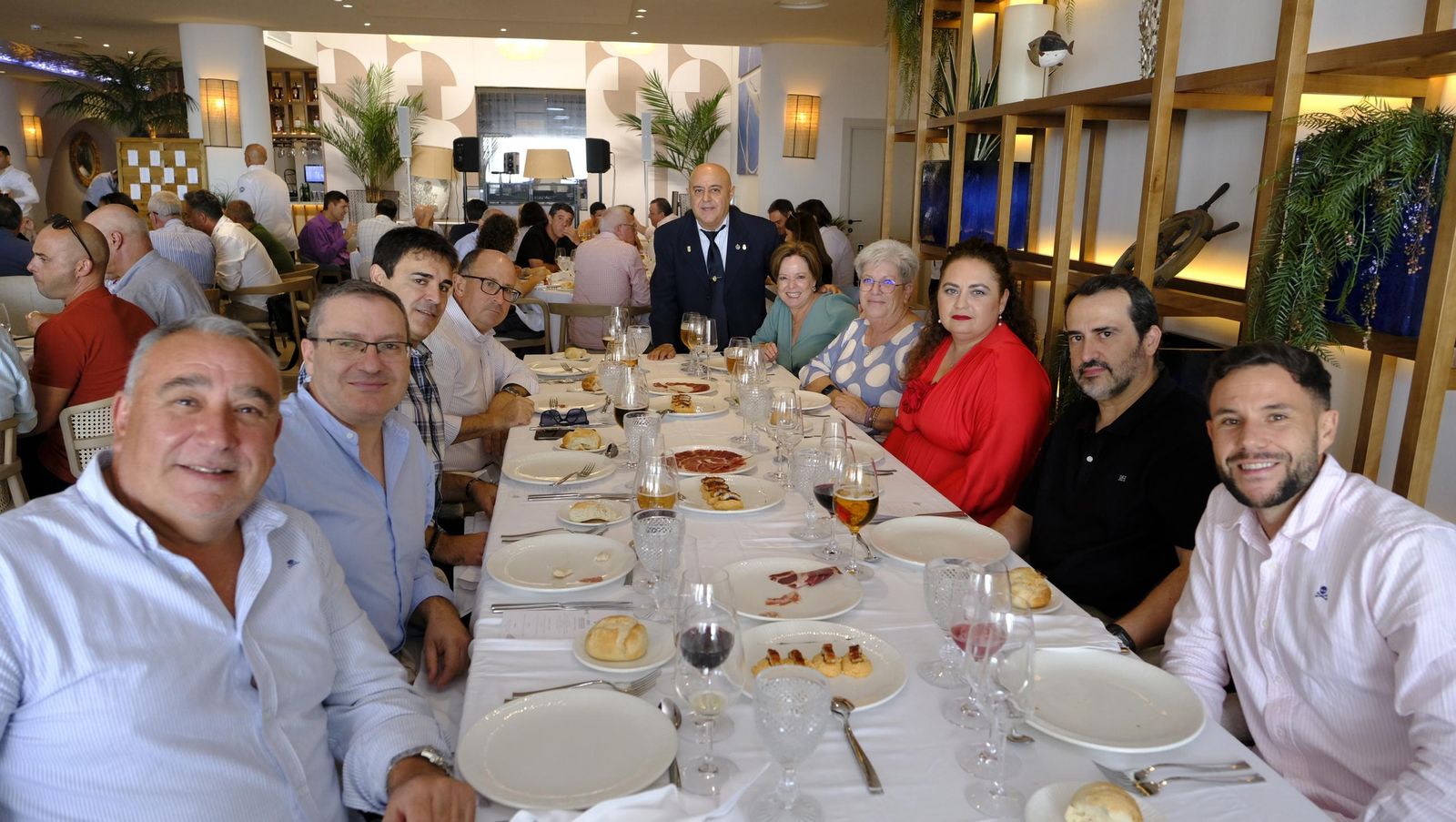 Comida de homenaje por su jubilación a Francisco Martínez, jefe de Servicios de 'El Acebuche'