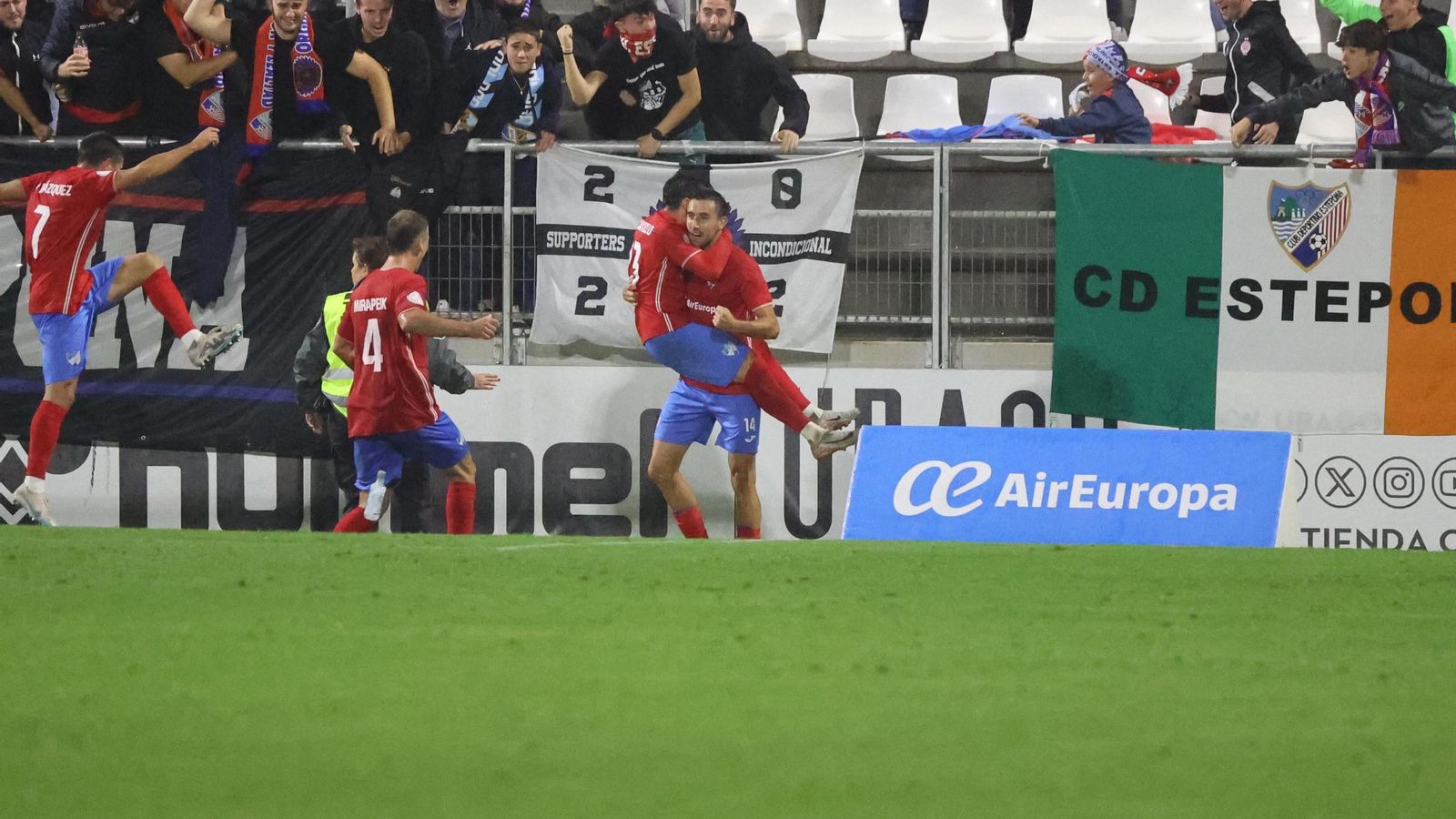 Las fotos del CD Estepona - Málaga CF de Copa del Rey