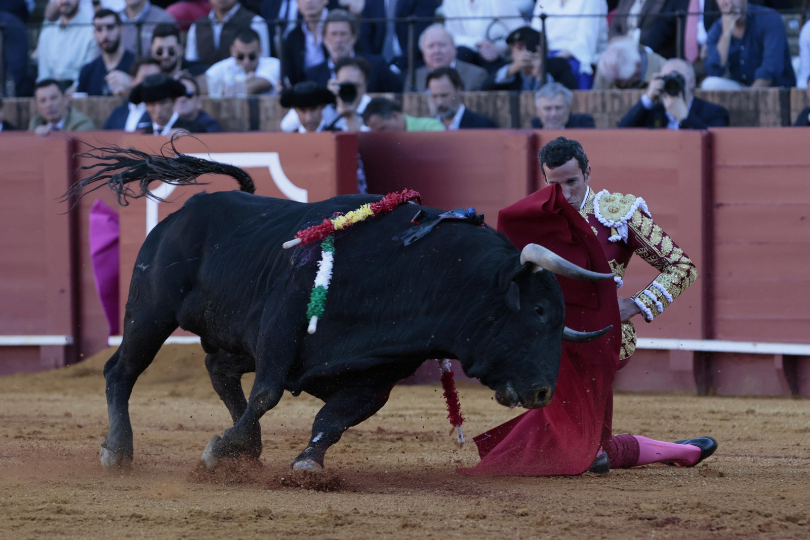 Las imágenes de la tercera del abono de los toros en la Maestranza  de Sevilla
