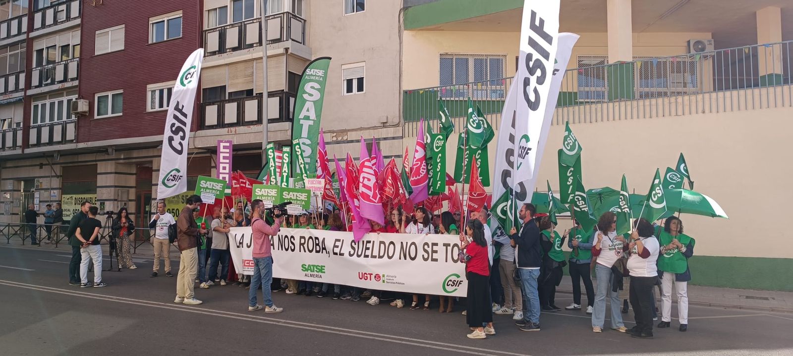 Protesta de los sindicatos frente a la Delegación Provincial de Salud y Consumo de la Junta de Andalucía